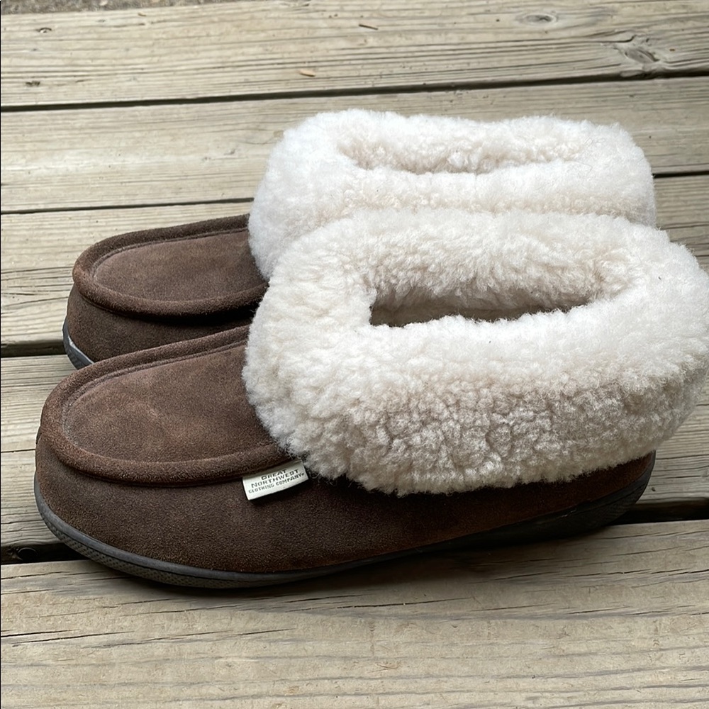 Great Northwest Clothing Company Brown and Cream Slippers
